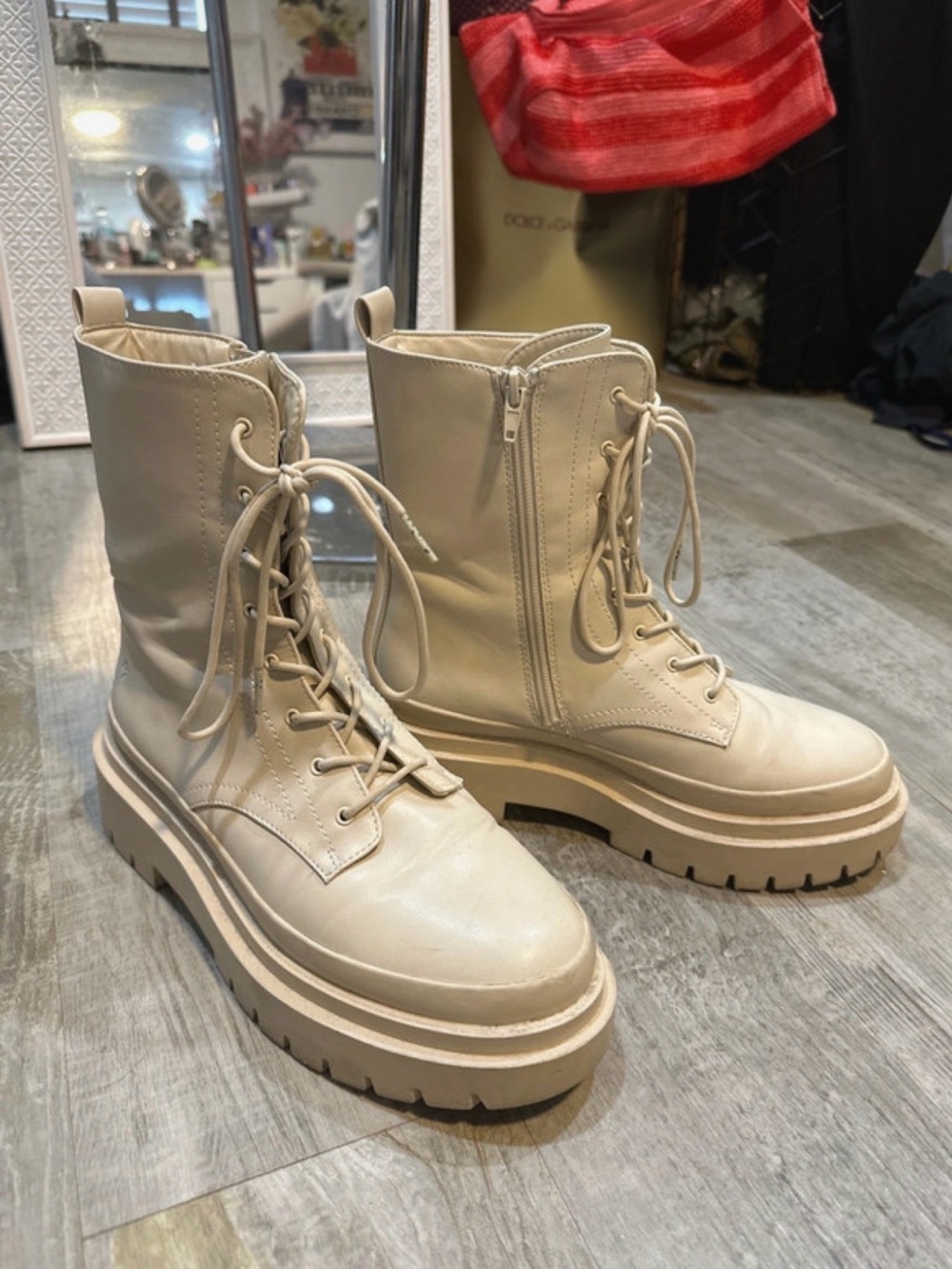 Like New Steve Madden Cream Lace-Up Platform Combat Boots 8